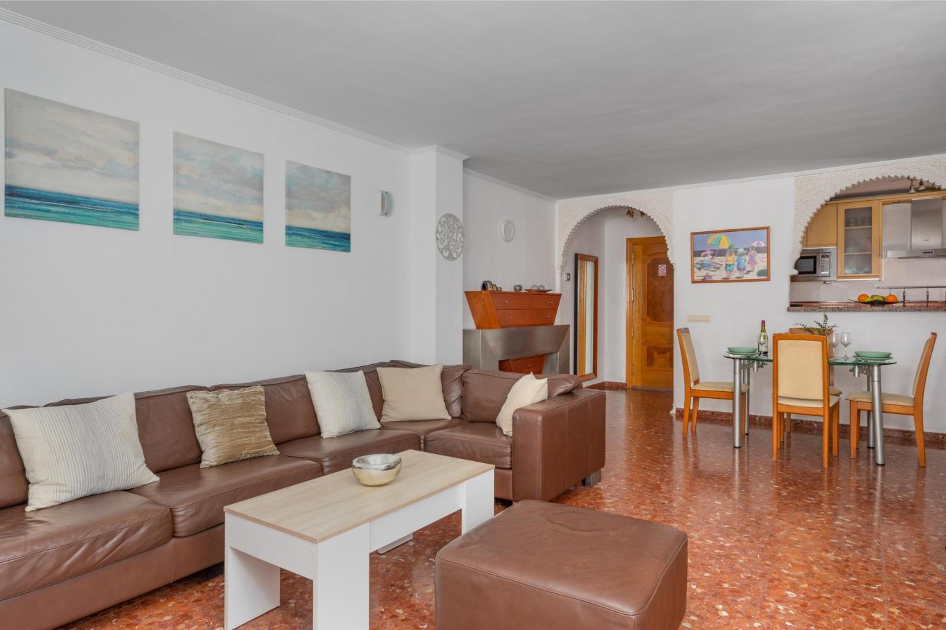 Beachfront, Two Bed- & Bathrooms, Private Parking Фуэнхирола Экстерьер фото