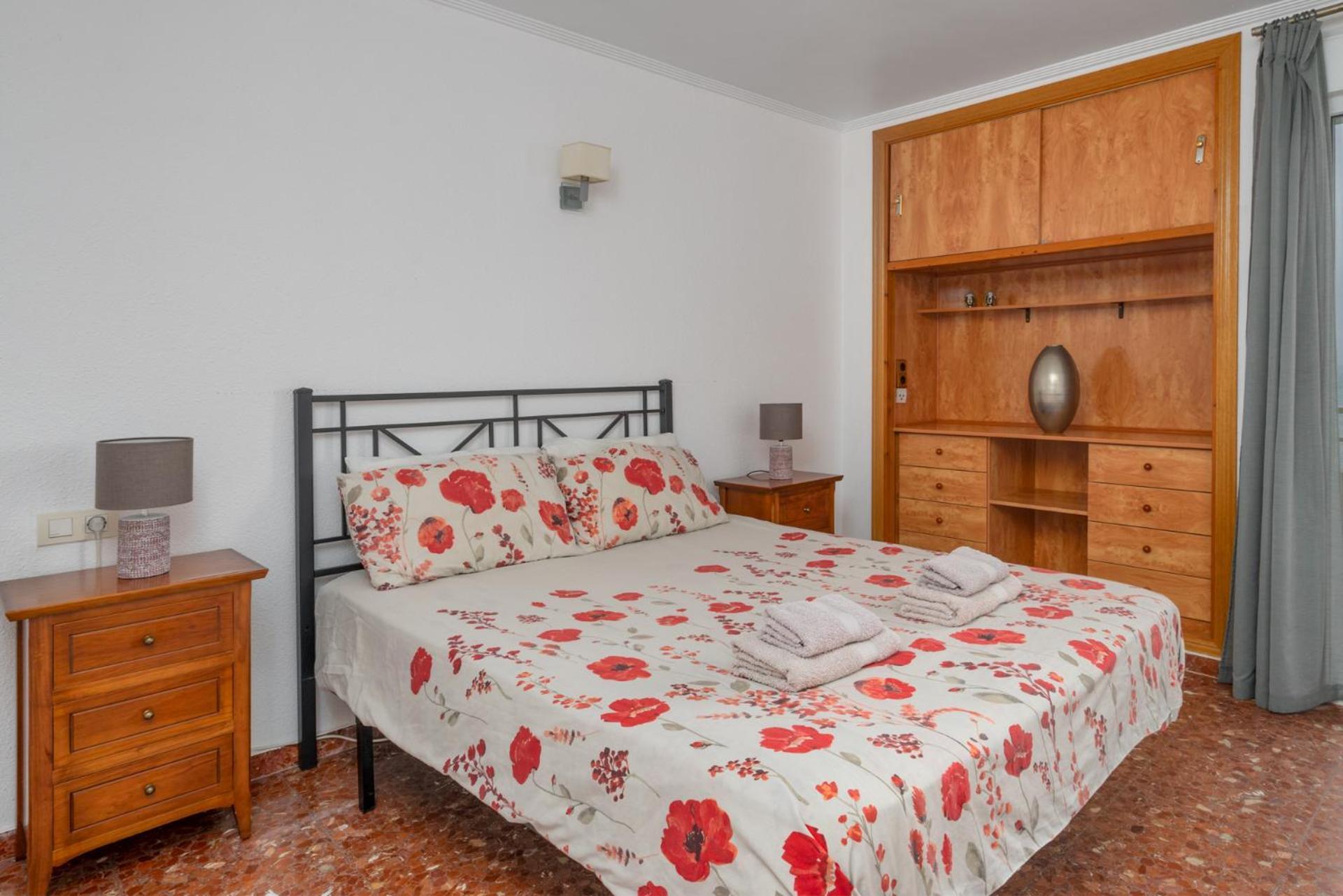 Beachfront, Two Bed- & Bathrooms, Private Parking Фуэнхирола Экстерьер фото