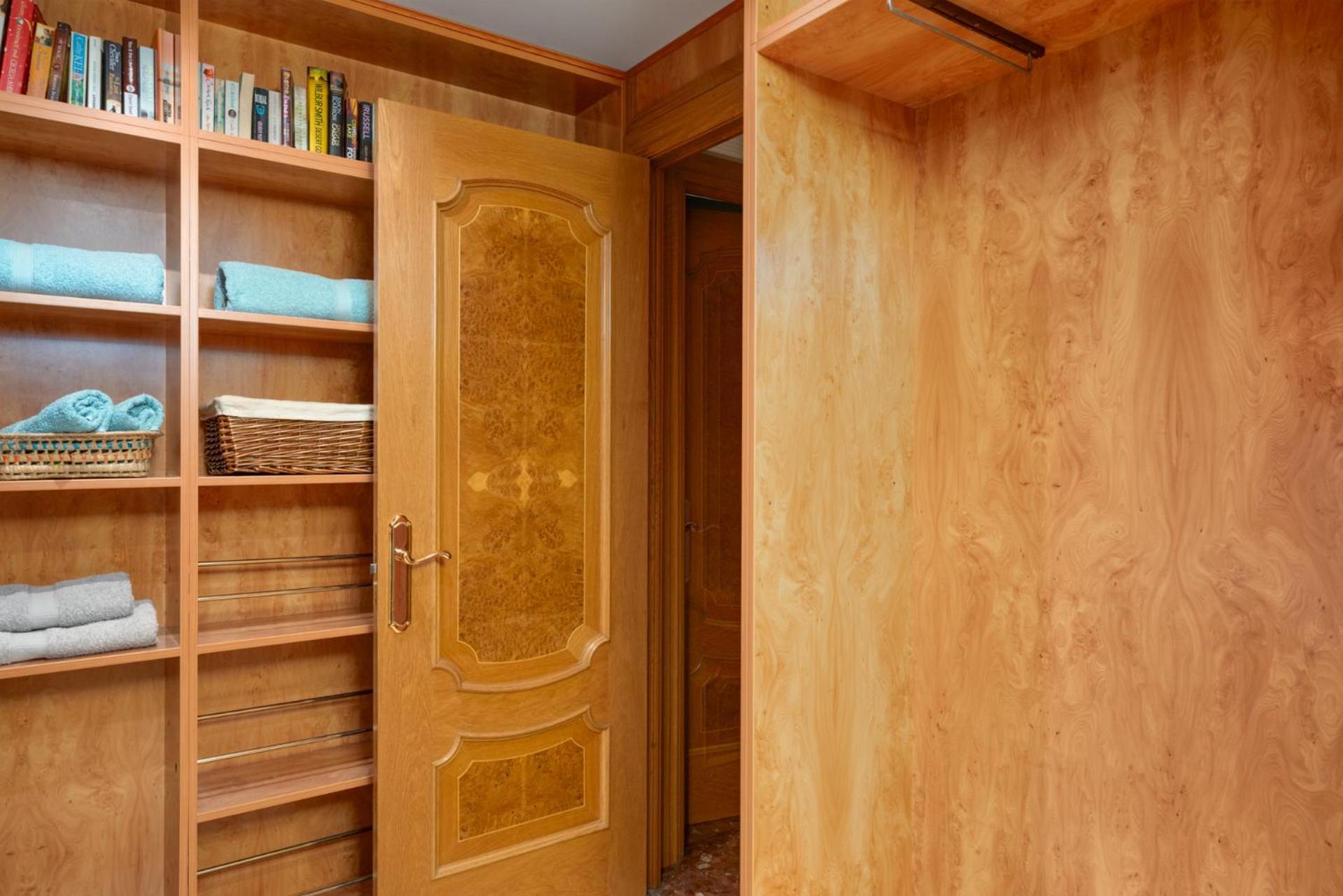 Beachfront, Two Bed- & Bathrooms, Private Parking Фуэнхирола Экстерьер фото