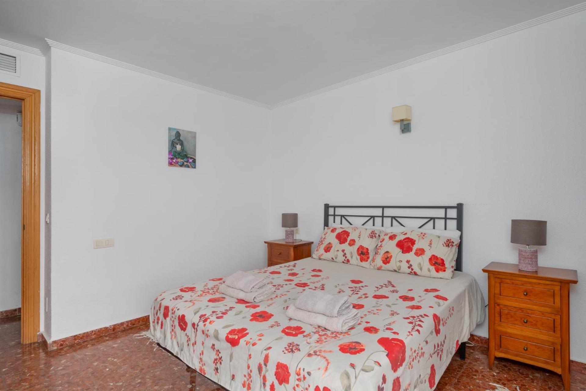Beachfront, Two Bed- & Bathrooms, Private Parking Фуэнхирола Экстерьер фото