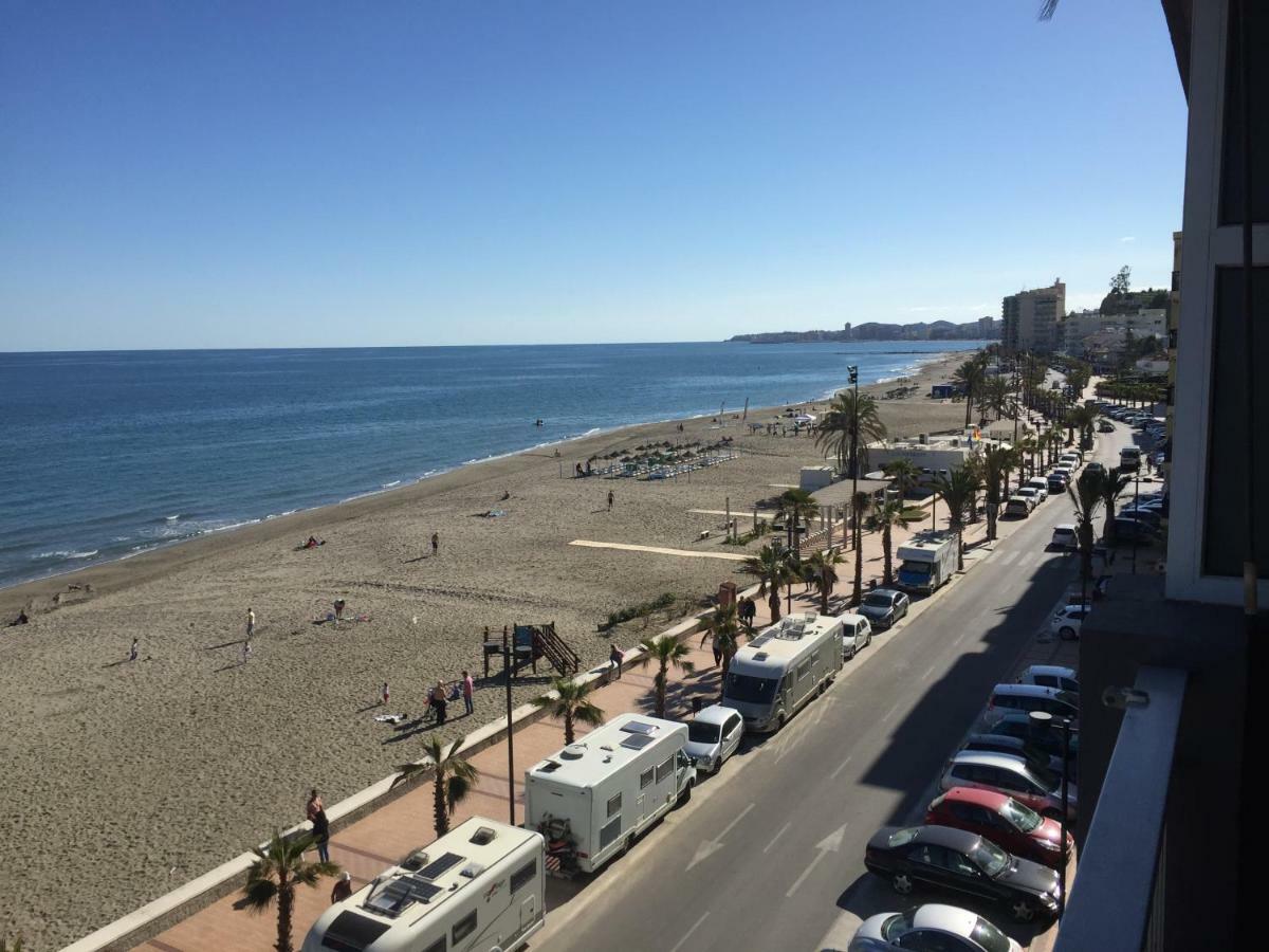Beachfront, Two Bed- & Bathrooms, Private Parking Фуэнхирола Экстерьер фото
